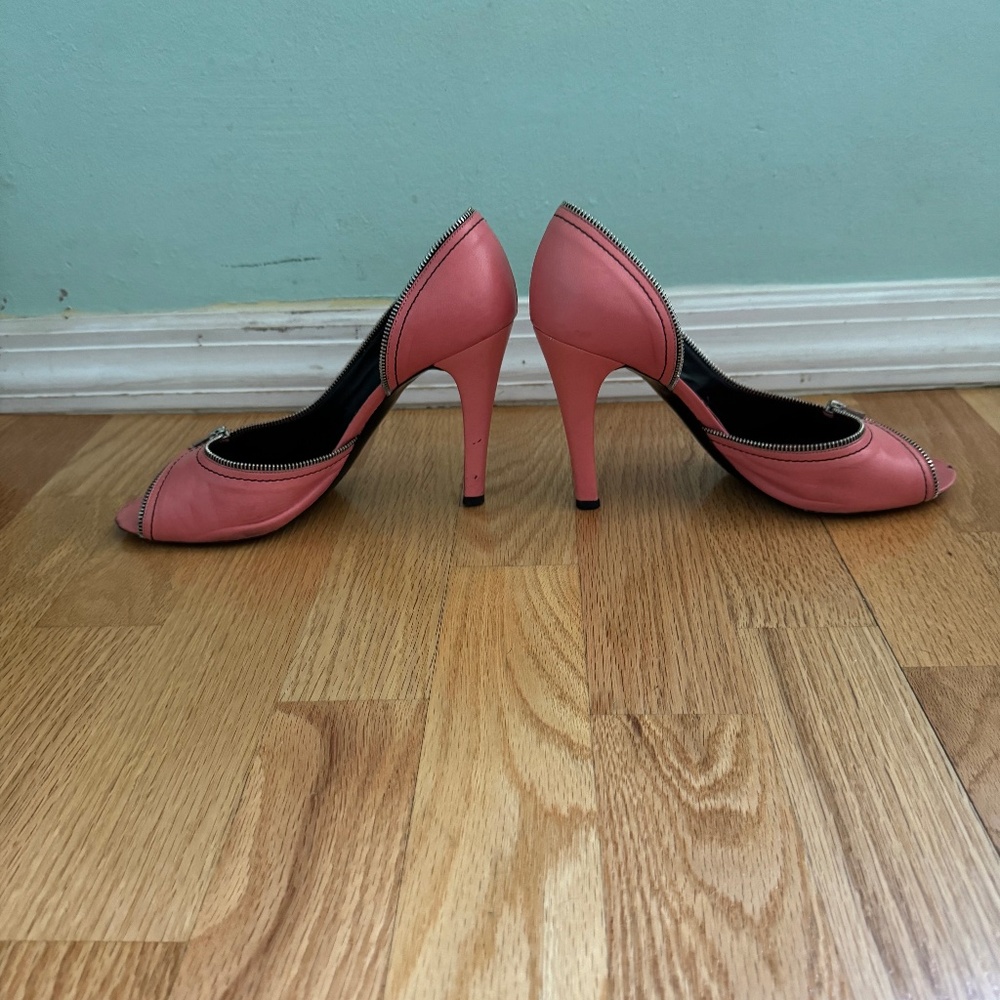Mark Jacobs pink leather heels size 39 1/2.